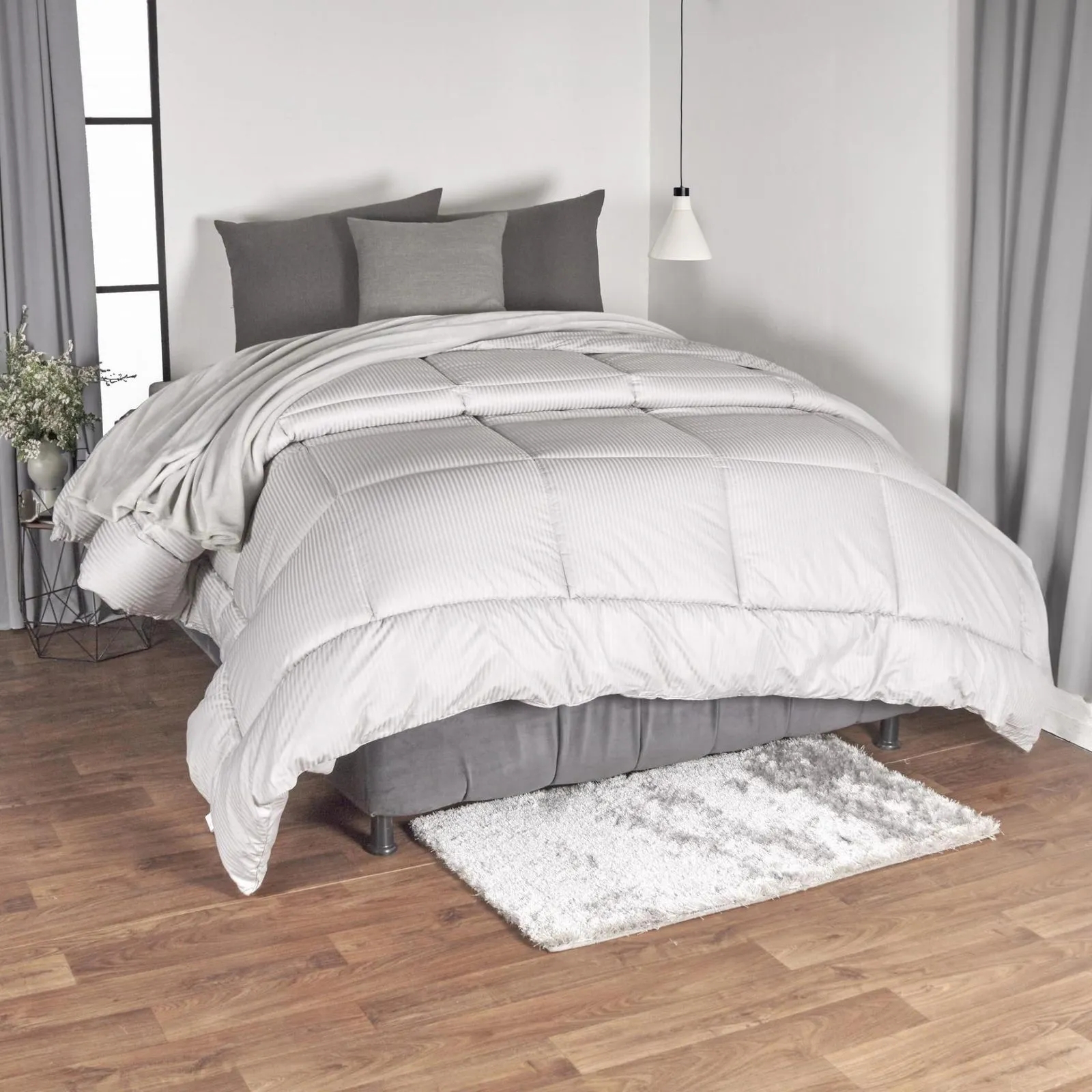 https://bayonapardo.com/wp-content/uploads/2025/05/Plumon-tipo-hotel-en-tela-300-hilos-gris-nieve.jpg